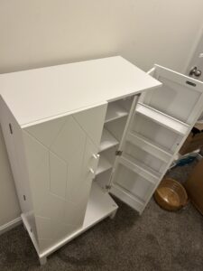 IMG_3108 Narrow linen closet, picture 2.